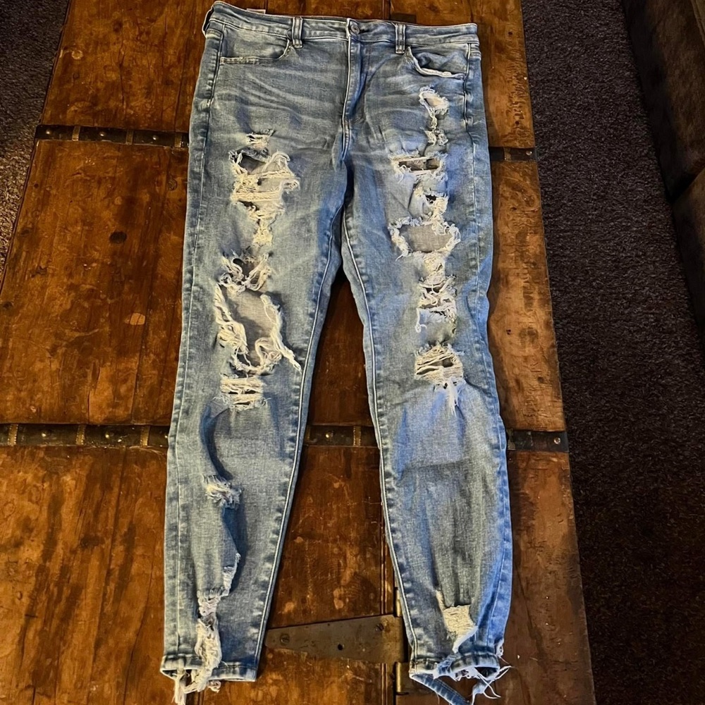 American Eagle Outfitters Light Blue Distressed Skinny Jeans and shorts
